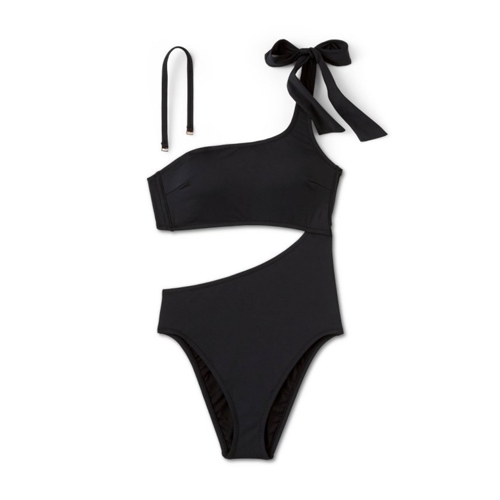 One-shoulder swimsuit with full coverage
